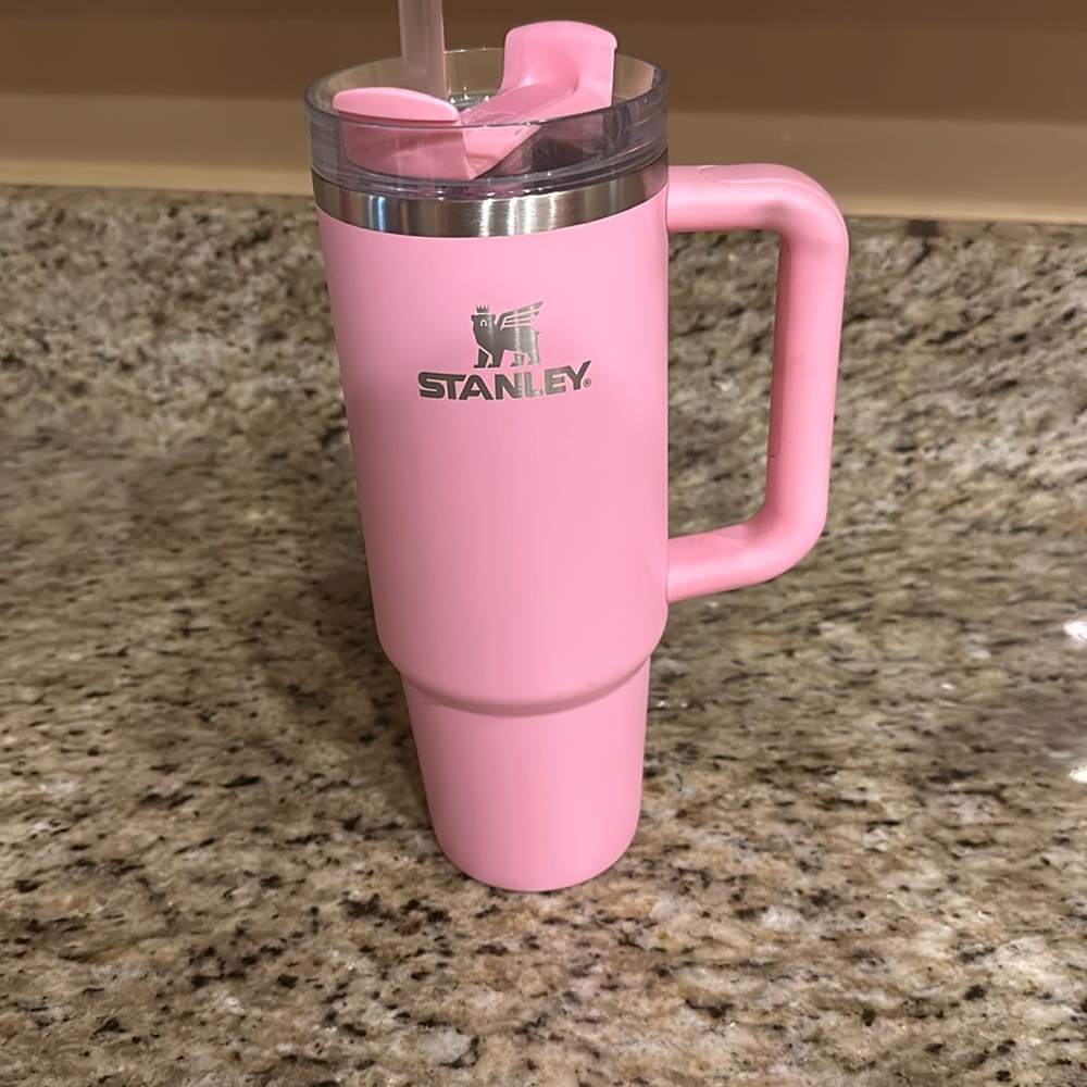Stanley 30 oz Stainless Steel H2.0 Flowstate Quencher Tumbler - Sizzling Pink